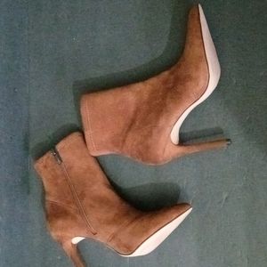 Jessica Simpson Women's pointed toe suede Lailra Fashion Boots 7